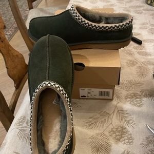 Ugg Tasman II forest green kid’s 6/women’s 8